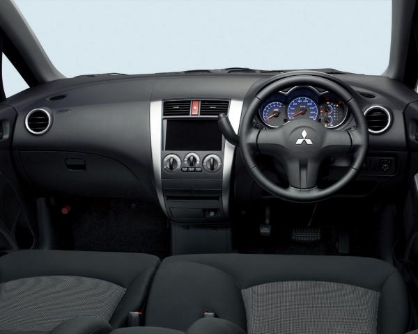 Фото Mitsubishi Colt VI (Z20/Z30) Универсал 5 дв. Plus