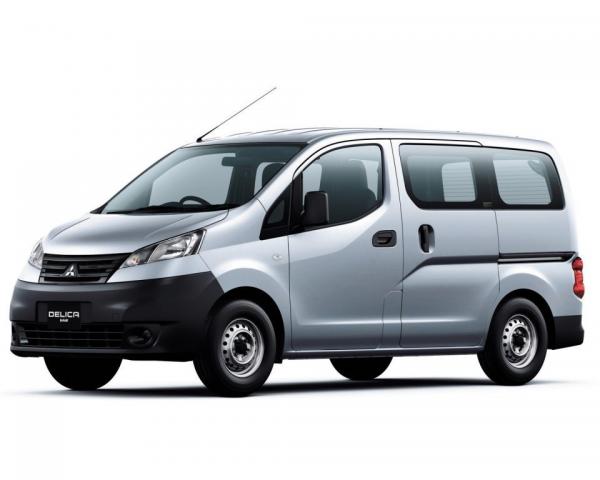 Фото Mitsubishi Delica V Минивэн