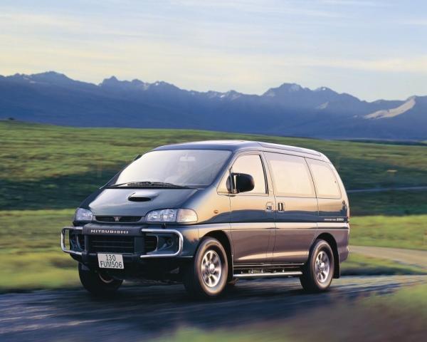 Фото Mitsubishi Delica IV Минивэн