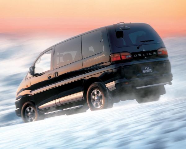 Фото Mitsubishi Delica IV Минивэн