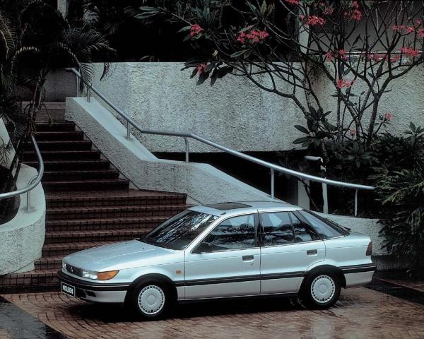 Фото Mitsubishi Lancer V Хэтчбек 5 дв.