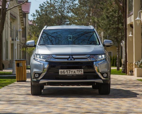 Фото Mitsubishi Outlander III Рестайлинг 2 Внедорожник 5 дв.