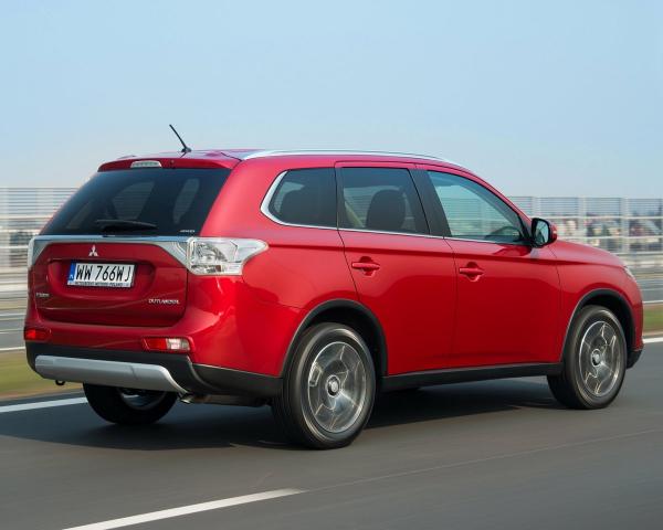 Фото Mitsubishi Outlander III Рестайлинг Внедорожник 5 дв.