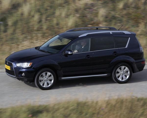 Фото Mitsubishi Outlander II Рестайлинг Внедорожник 5 дв.