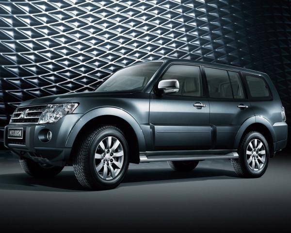 Фото Mitsubishi Pajero IV Рестайлинг 1 Внедорожник 5 дв.