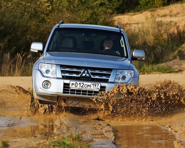 Фото Mitsubishi Pajero IV Рестайлинг 1 Внедорожник 5 дв.