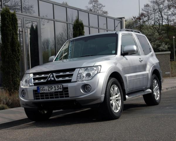 Фото Mitsubishi Pajero IV Рестайлинг 1 Внедорожник 3 дв.