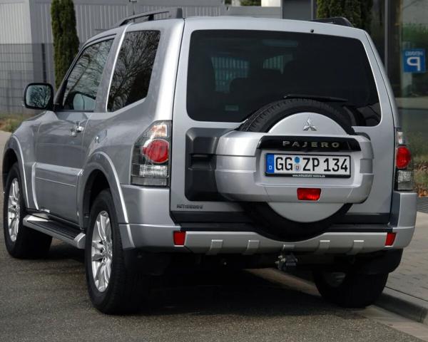 Фото Mitsubishi Pajero IV Рестайлинг 1 Внедорожник 3 дв.