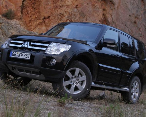 Фото Mitsubishi Pajero IV Внедорожник 5 дв.