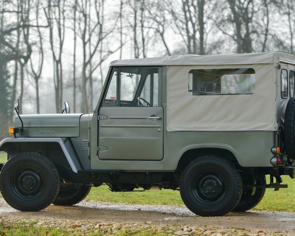 Фото Mitsubishi Jeep J I Внедорожник 3 дв.