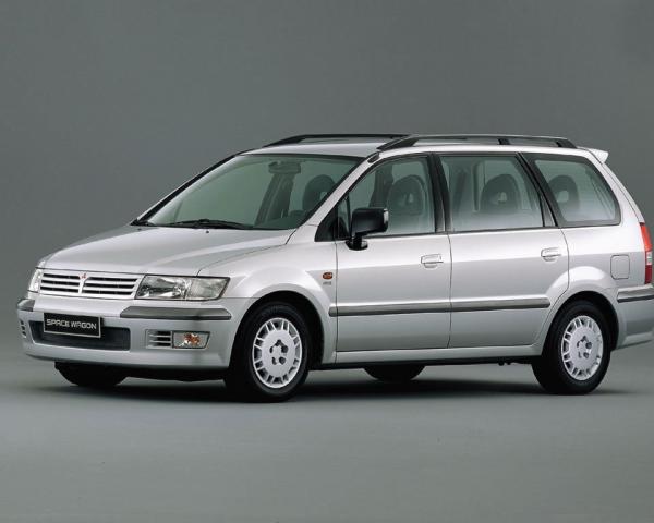 Фото Mitsubishi Space Wagon III Компактвэн