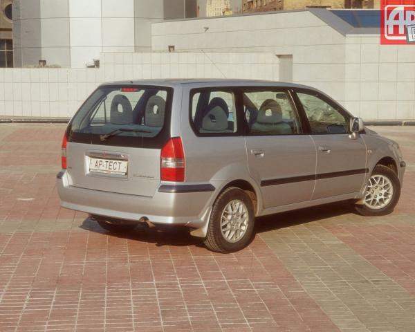 Фото Mitsubishi Space Wagon III Компактвэн