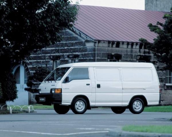 Фото Mitsubishi Delica III Фургон