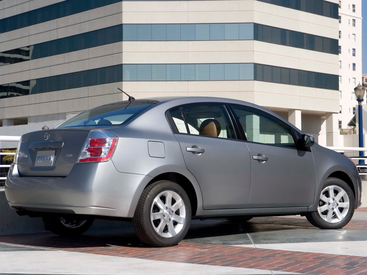 Фото Nissan Sentra VI (B16)