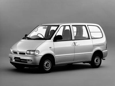 Фото Nissan Serena  Компактвэн