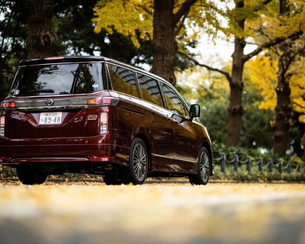 Фото Nissan Elgrand III (E52) Рестайлинг 2 Минивэн