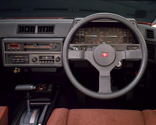 Фото Nissan Skyline VI (R30) Купе-хардтоп