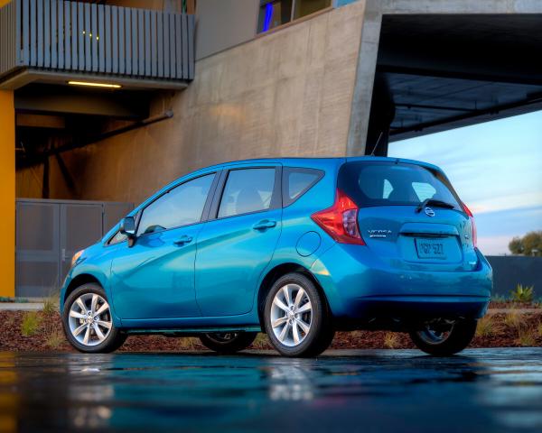 Фото Nissan Versa Note I Хэтчбек 5 дв.