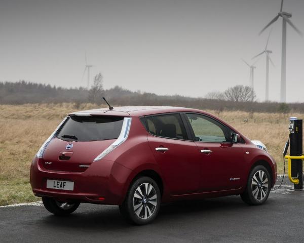 Фото Nissan Leaf I (ZE0/AZE0) Хэтчбек 5 дв.