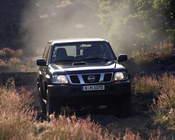 Фото Nissan Patrol V (Y61) Рестайлинг Внедорожник 3 дв.