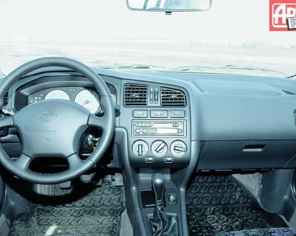 Фото Nissan Primera II (P11) Хэтчбек 5 дв.