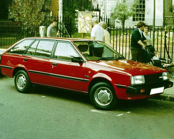 Фото Nissan Sentra I (B11) Универсал 5 дв.