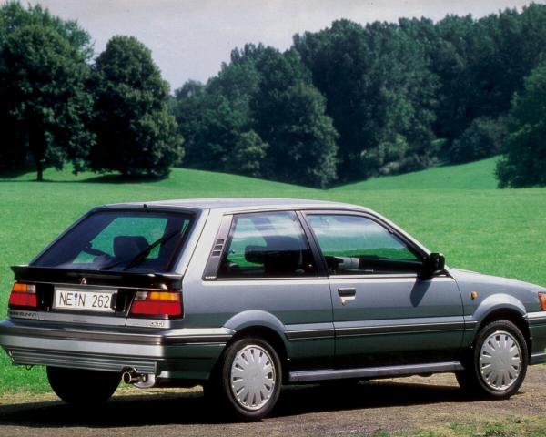 Фото Nissan Sunny N13 Хэтчбек 3 дв.