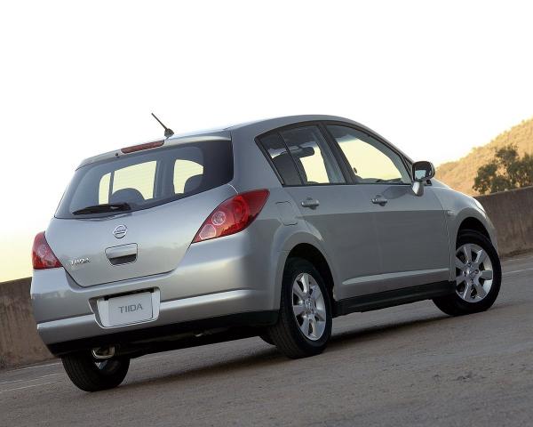 Фото Nissan Tiida I Хэтчбек 5 дв.