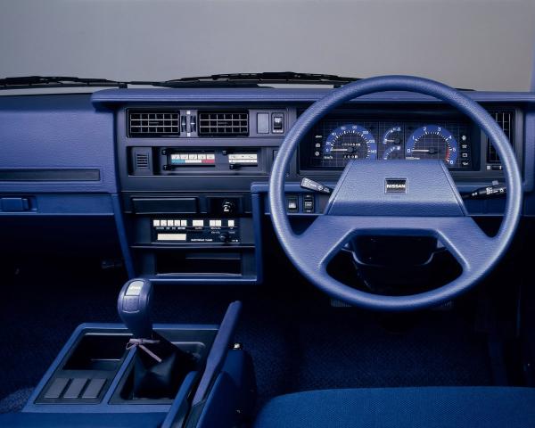 Фото Nissan Largo II (GC22) Минивэн