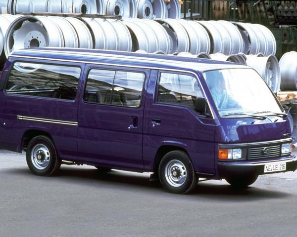 Фото Nissan Urvan III (E24) Минивэн