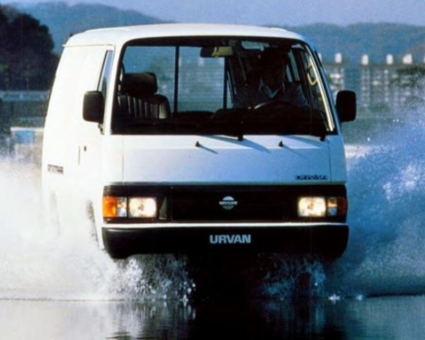 Фото Nissan Urvan III (E24) Минивэн