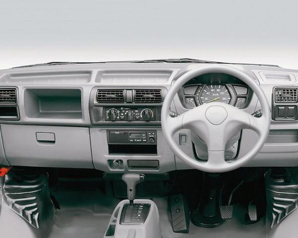 Фото Nissan NV100 Clipper I Микровэн