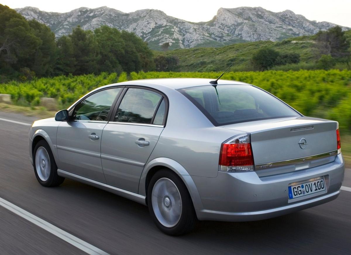 Сравнение Опель Вектра и Лада (ВАЗ) Десятка, что лучше Opel Vectra или LADA  (ВАЗ) 2110