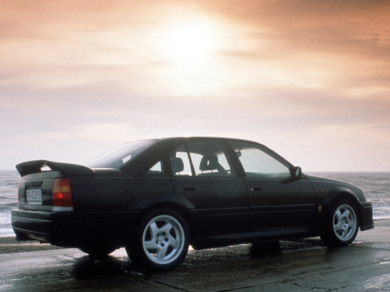 Фото Opel Lotus Omega I Седан