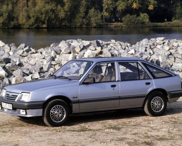 Фото Opel Ascona C Хэтчбек 5 дв.