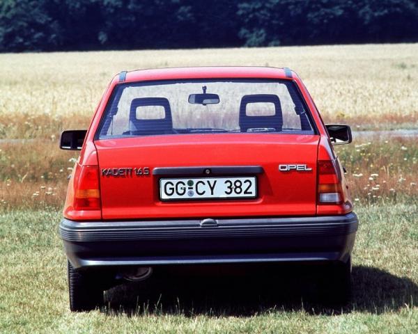 Фото Opel Kadett E Рестайлинг Седан