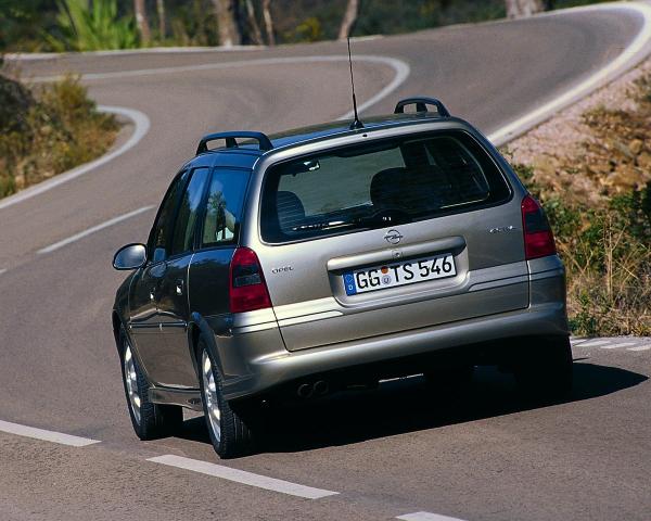 Фото Opel Vectra B Универсал 5 дв.