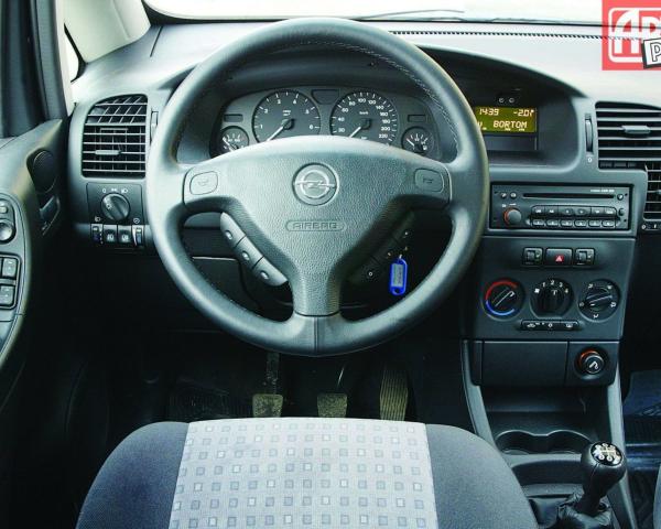 Фото Opel Zafira A Компактвэн