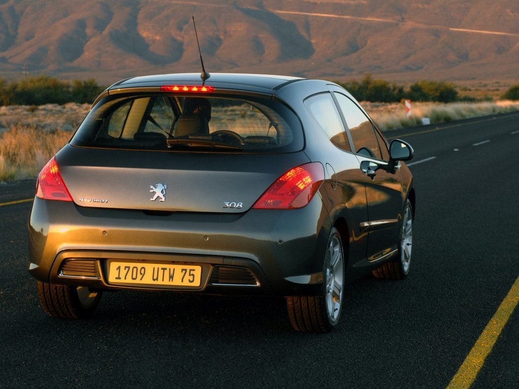 Характеристики 1.6 AT Бензин, Передний привод, Автомат, 150 л.с. Peugeot 308  1 поколение 2007 - 2011, Хэтчбек 3 дв.