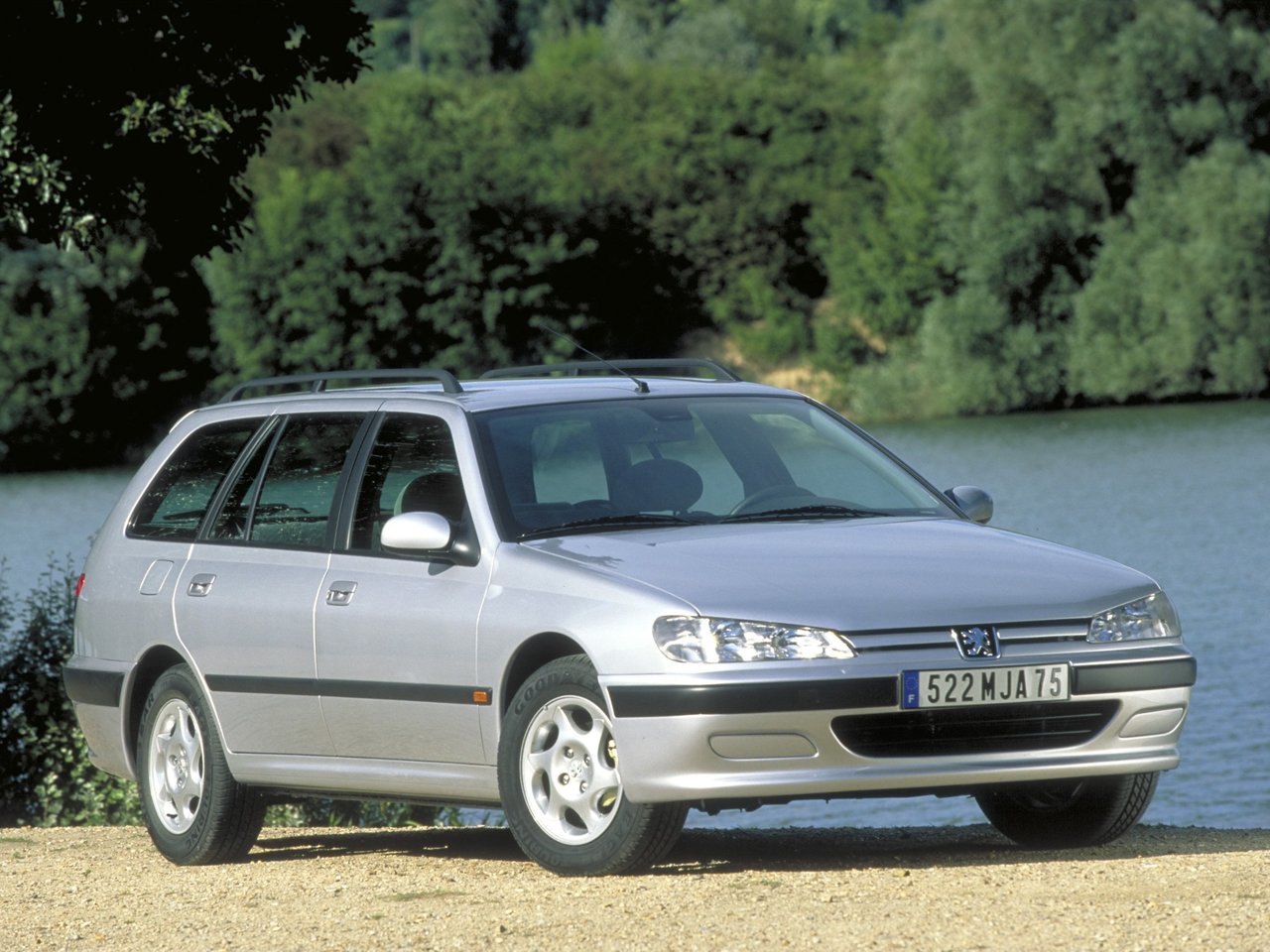 Фото Peugeot 406 I