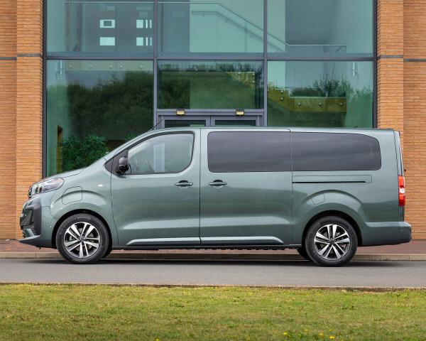 Фото Peugeot Traveller I Рестайлинг Минивэн Long