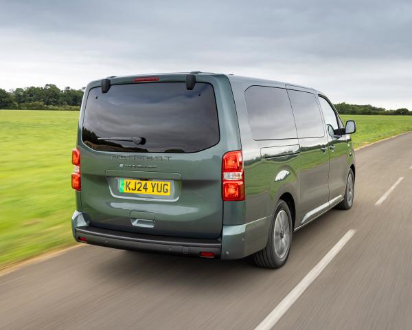 Фото Peugeot Traveller I Рестайлинг Минивэн Long