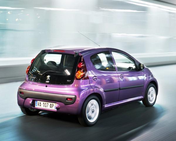 Фото Peugeot 107 I Рестайлинг 2 Хэтчбек 5 дв.