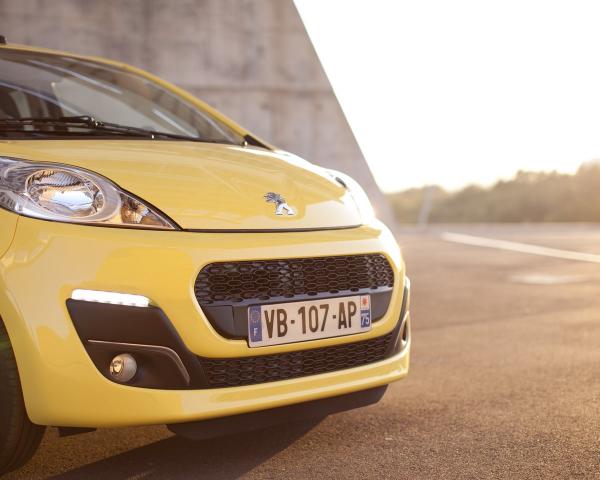 Фото Peugeot 107 I Рестайлинг 2 Хэтчбек 3 дв.