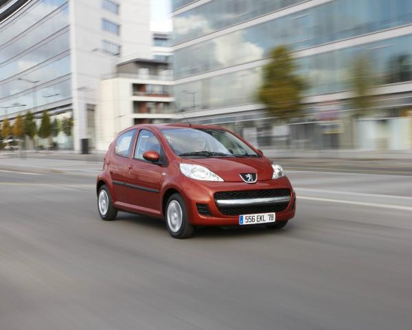 Фото Peugeot 107 I Рестайлинг Хэтчбек 5 дв.