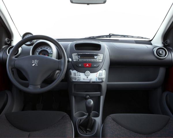 Фото Peugeot 107 I Рестайлинг Хэтчбек 5 дв.