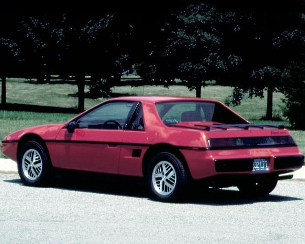 Фото Pontiac Fiero I Хэтчбек 3 дв.