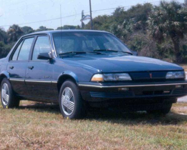 Фото Pontiac Sunbird III Седан