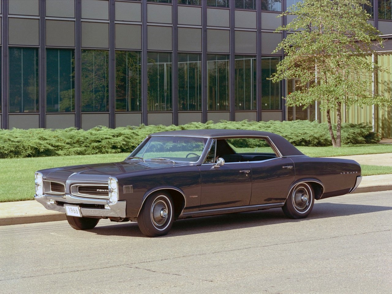 Фото Pontiac LeMans II