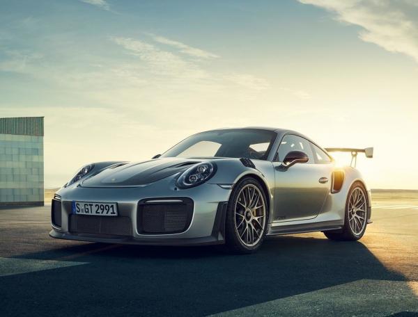 Сравнение Porsche 911 GT2 и Porsche 911 GT3